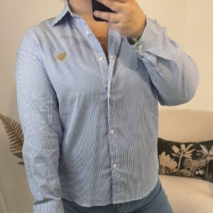 CHEMISE BLEUE A RAYURES AVEC COEUR BRODE